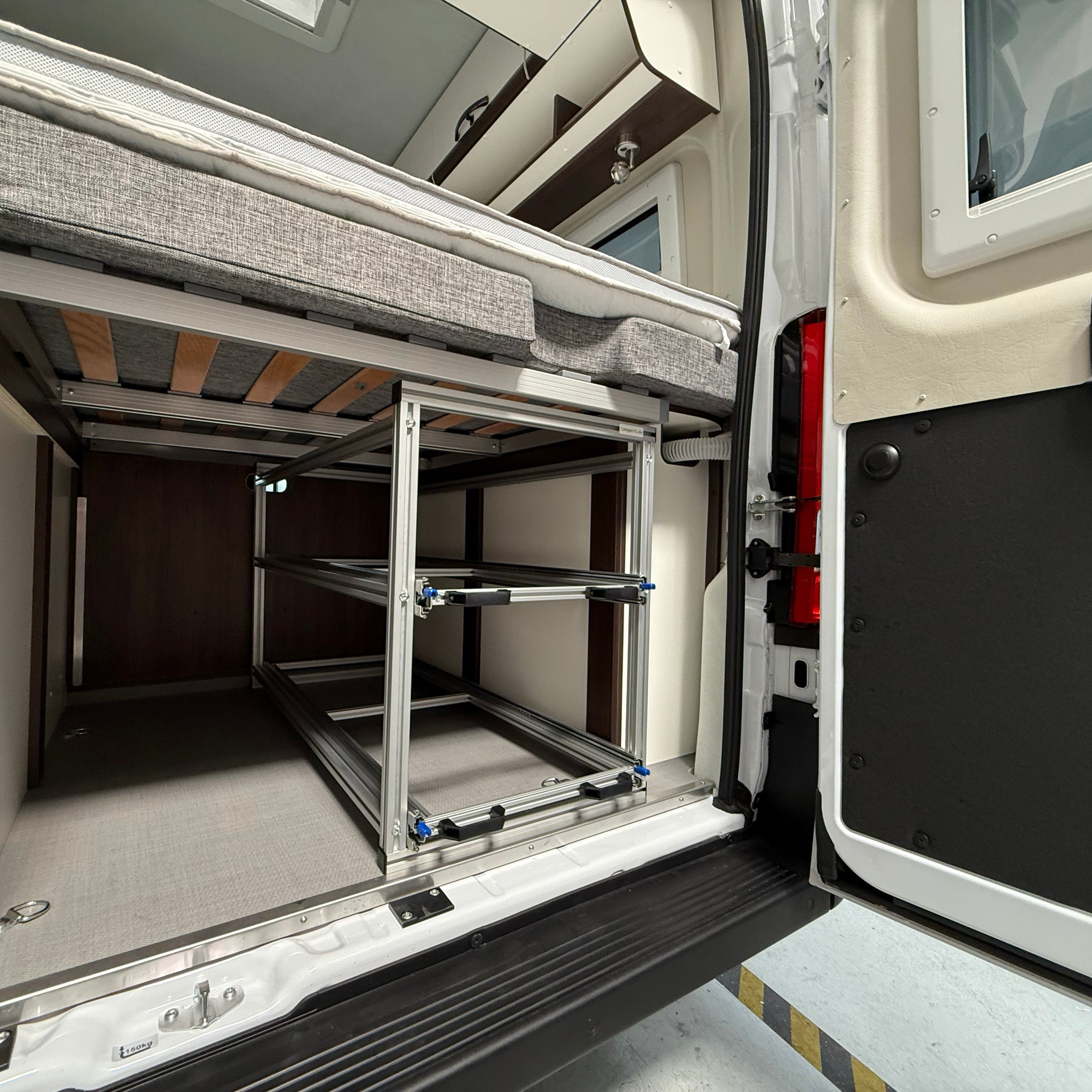 Stabile Plattform Heckauszug Pössl Summit 600 Detail