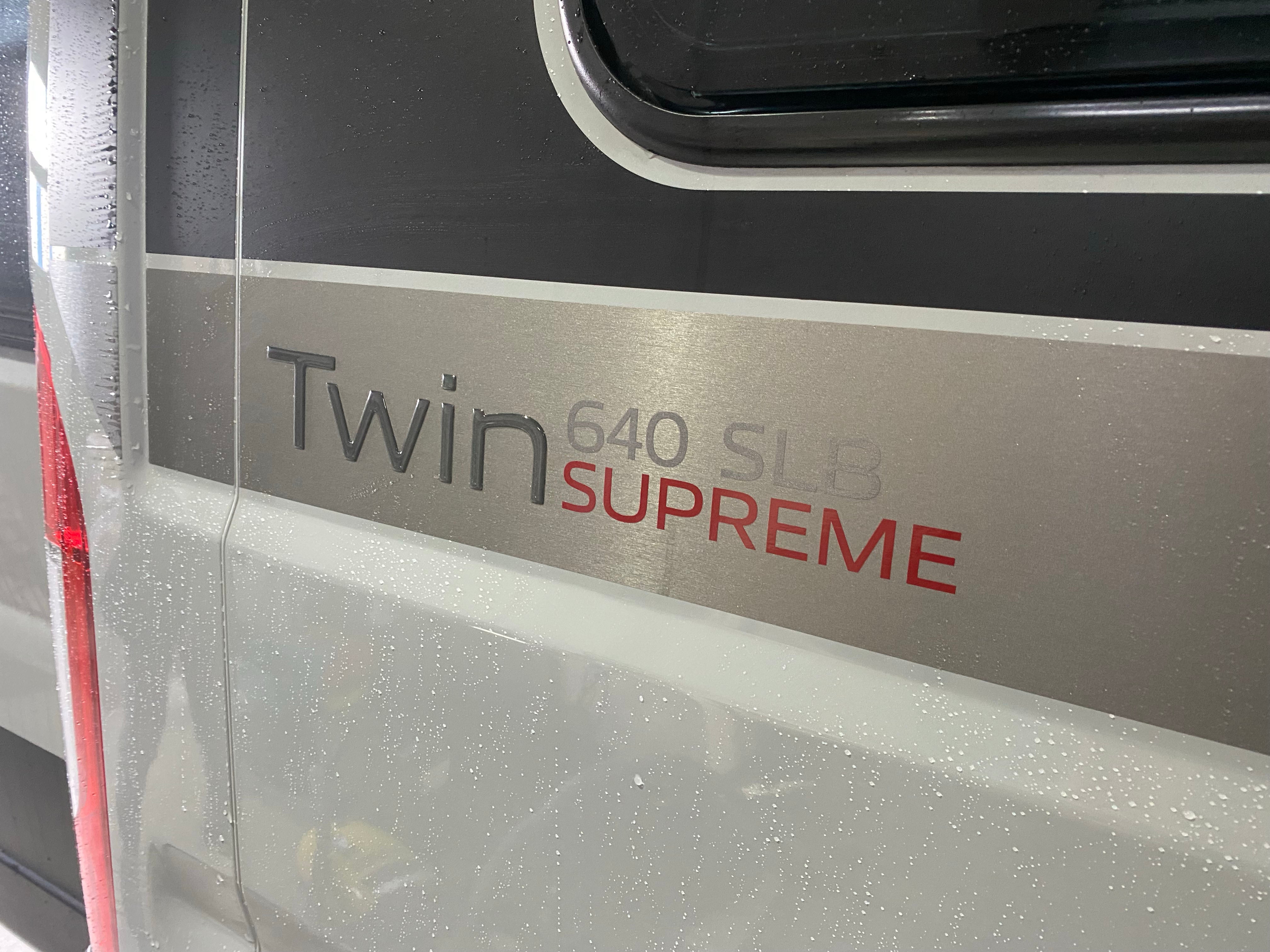 Bakutdrag 2 våningar ADRIA 640 SLB