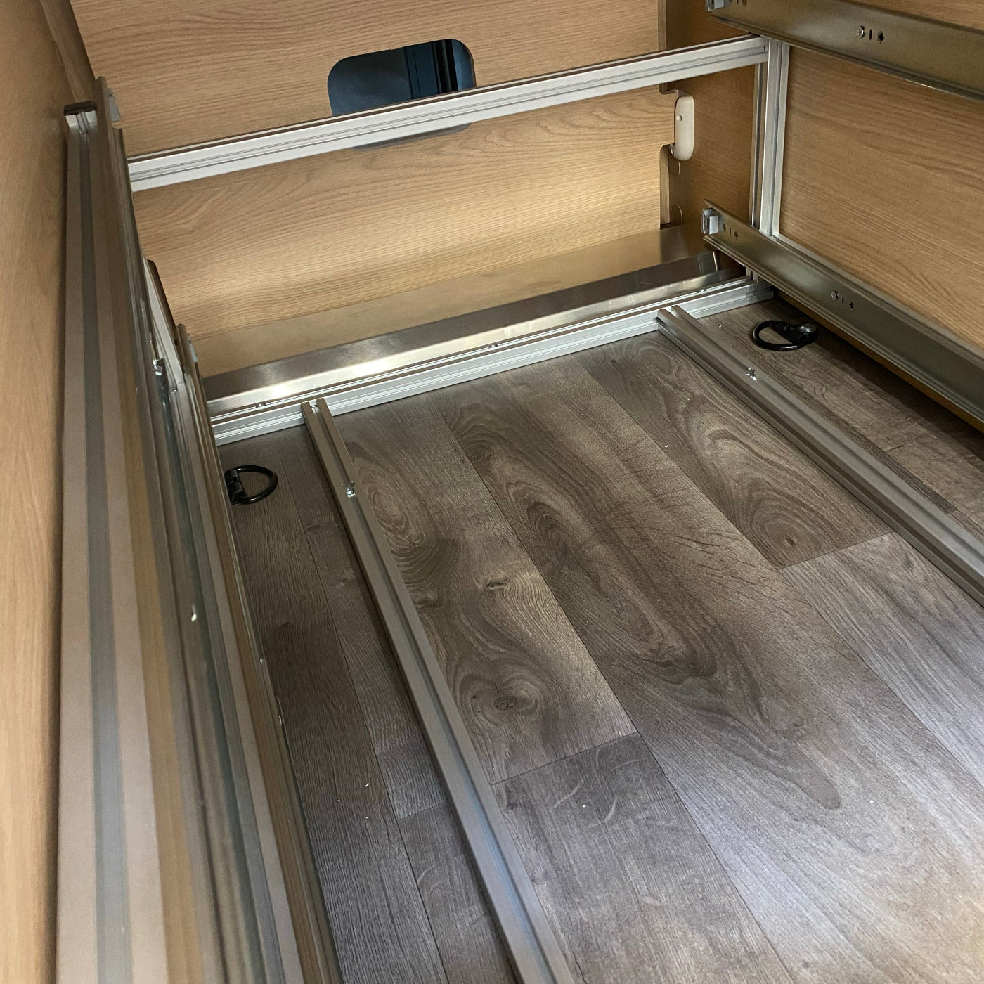 Heckauszug für Sunlight Cliff 590 4x4 - Detailaufnahme Rahmenkonstruktion