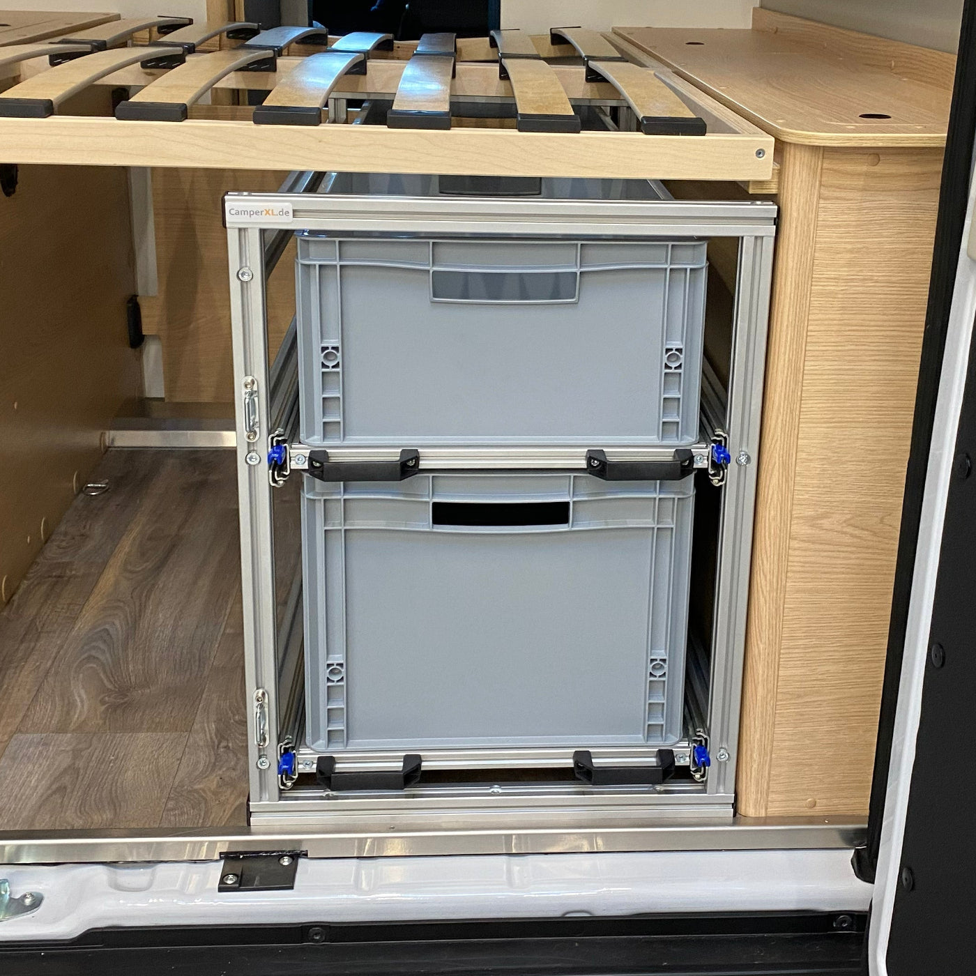 Eurobox Stauraum im Sunlight Cliff 600 Heckgarage