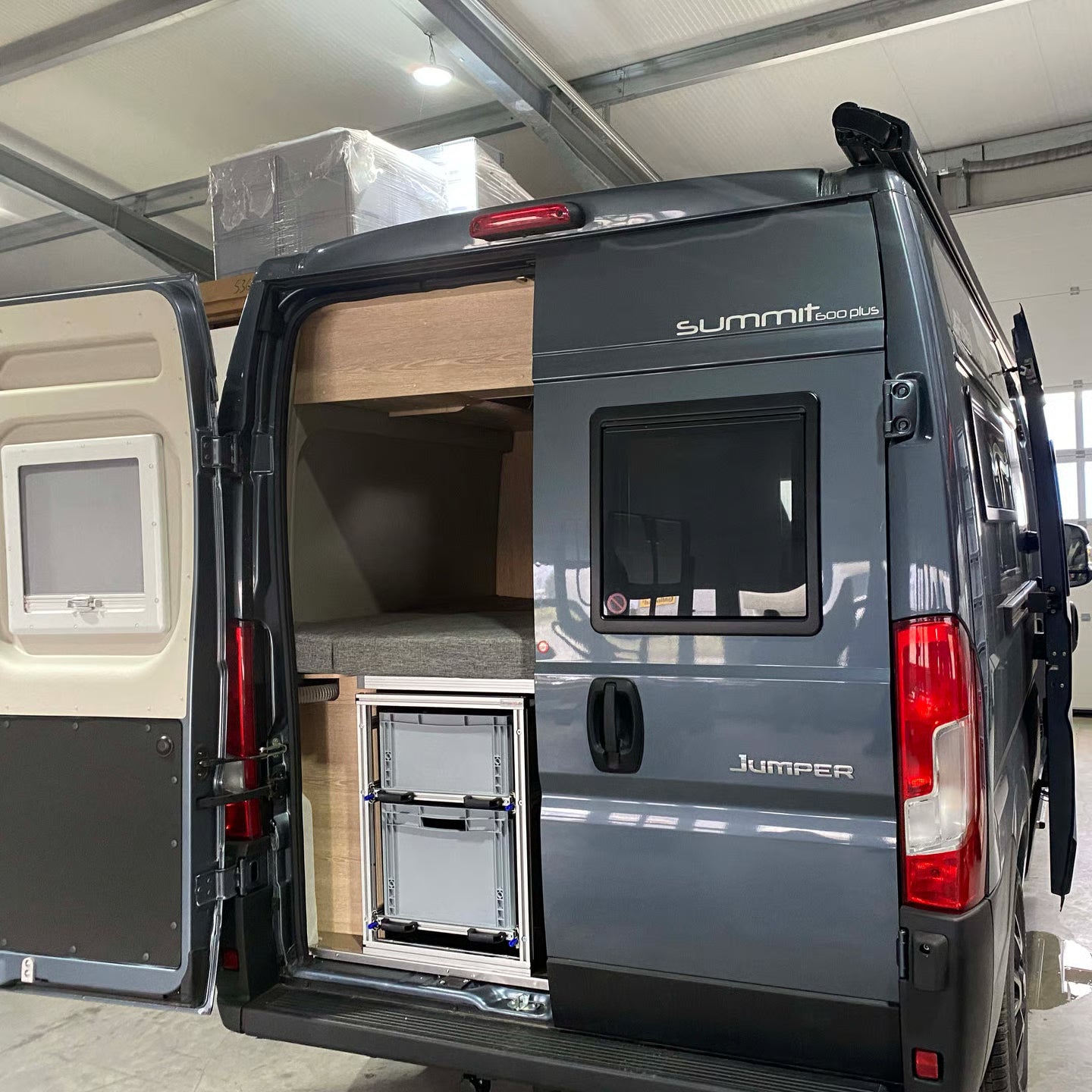 Eurobox-optimierter Heckauszug im Pössl Summit 600 Plus